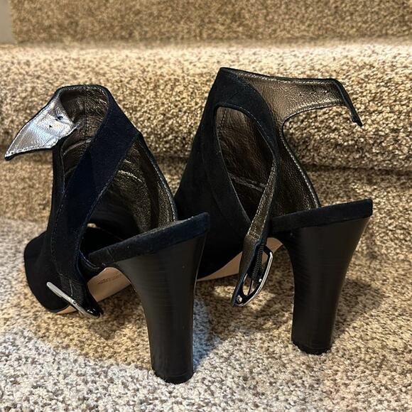 Johnston and Murphy Brand new in box, size 9 open toe bootie black suede - Picture 4 of 8